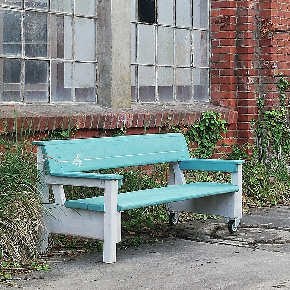 Bequeme und robuste Sitzbank zum gemütlich abhängen